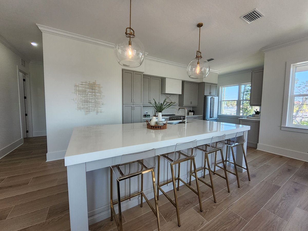 Madeira Beach Townhome kitchen bar setup